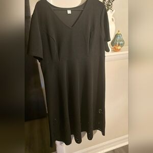 Black V-Neck Short Sleeve Dress